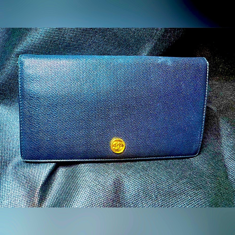 Chanel Caviar Black Long Wallet W/ Gold CC Medallion Spain 2008 Rare Vintage